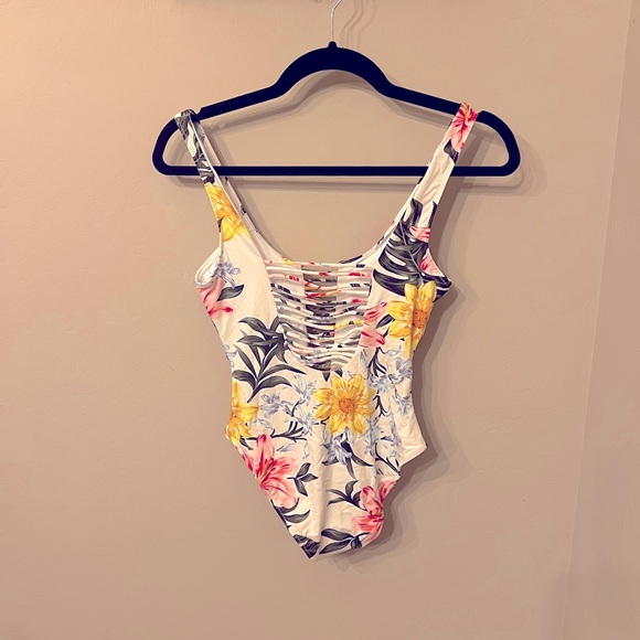 NWT | Tinibikini Swimwear One Piece Size XS White w/Flower Print. - Picture 3 of 6